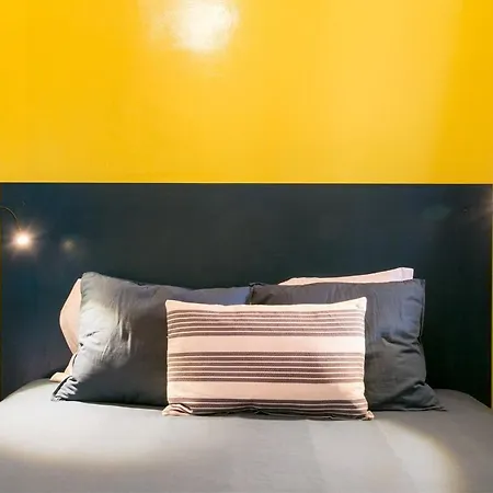 Spacious & Bright 3 Bedroom Apt, Iconic Bica Area, Historical Center Lisboa