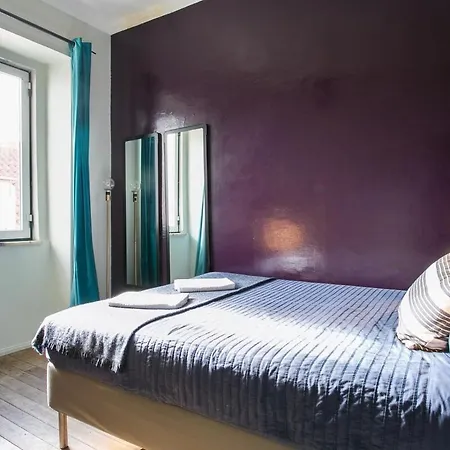 Spacious & Bright 3 Bedroom Apt, Iconic Bica Area, Historical Center Daire
