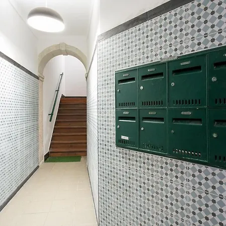 Spacious & Bright 3 Bedroom Apt, Iconic Bica Area, Historical Center Daire Lisboa