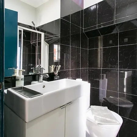 Spacious & Bright 3 Bedroom Apt, Iconic Bica Area, Historical Center Daire *