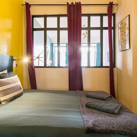 Spacious & Bright 3 Bedroom Apt, Iconic Bica Area, Historical Center *