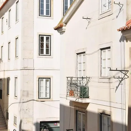 Spacious & Bright 3 Bedroom Apt, Iconic Bica Area, Historical Center