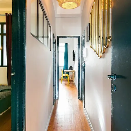 Apartment Spacious & Bright 3 Bedroom Apt, Iconic Bica Area, Historical Center *