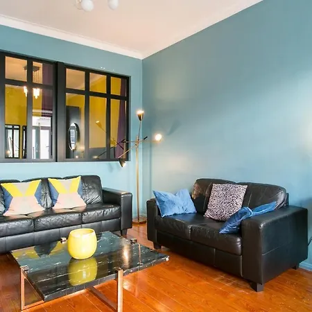 Spacious & Bright 3 Bedroom Apt, Iconic Bica Area, Historical Center Lisbon