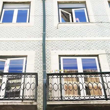 Spacious & Bright 3 Bedroom Apt, Iconic Bica Area, Historical Center Apartamento