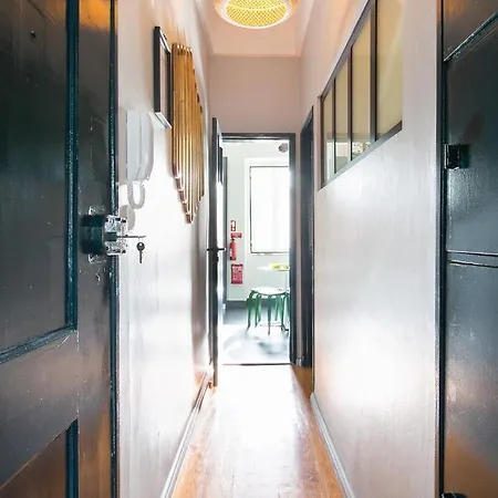 Spacious & Bright 3 Bedroom Apt, Iconic Bica Area, Historical Center Apartamento *