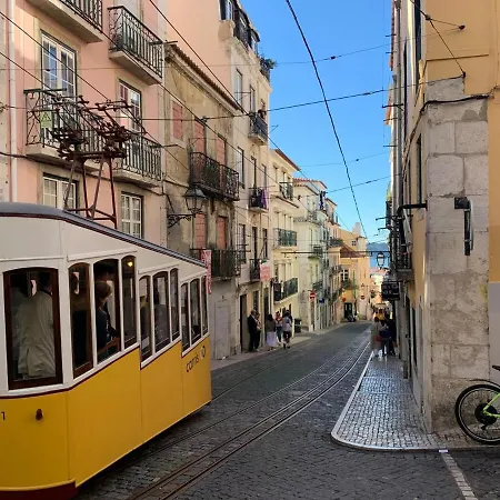 Spacious & Bright 3 Bedroom Apt, Iconic Bica Area, Historical Center Lisbon