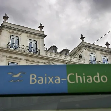 Spacious & Bright 3 Bedroom Apt, Iconic Bica Area, Historical Center * Lisboa