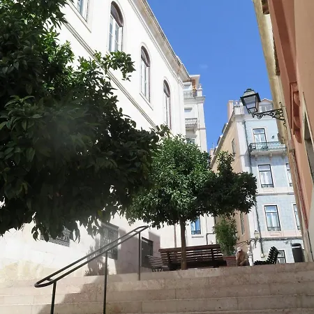 Spacious & Bright 3 Bedroom Apt, Iconic Bica Area, Historical Center
