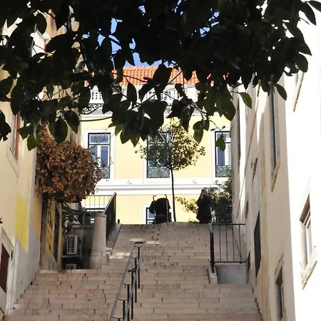 Spacious & Bright 3 Bedroom Apt, Iconic Bica Area, Historical Center